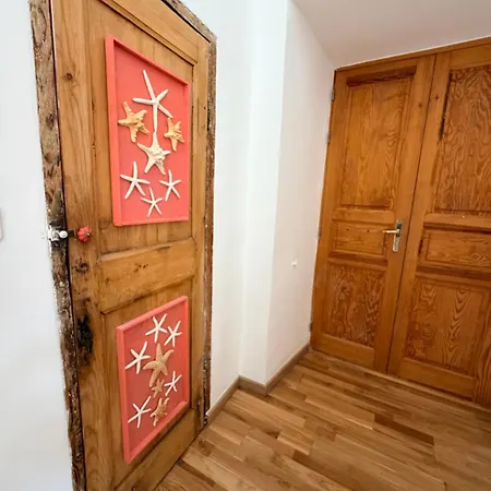 A Casa Di Luna E Ghjuva *