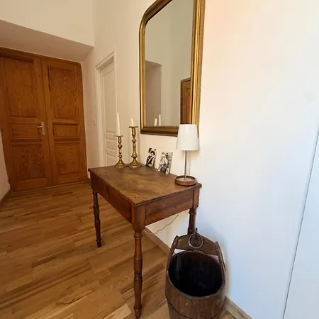 A Casa Di Luna E Ghjuva *